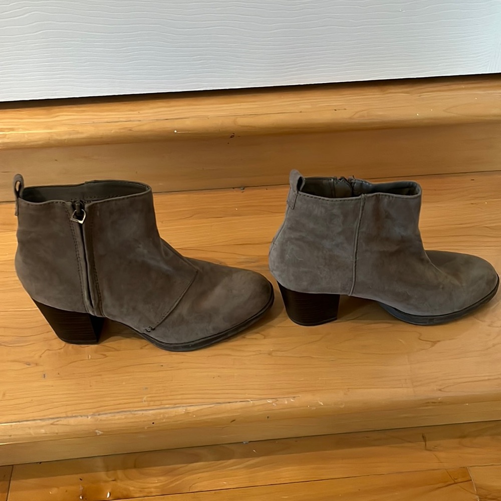 Old Navy grey booties. Size 8. EUC. Worn only once! Open to offers 👢